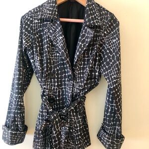Wrapper satiny Black and White Patterned Trench Coat with Belt